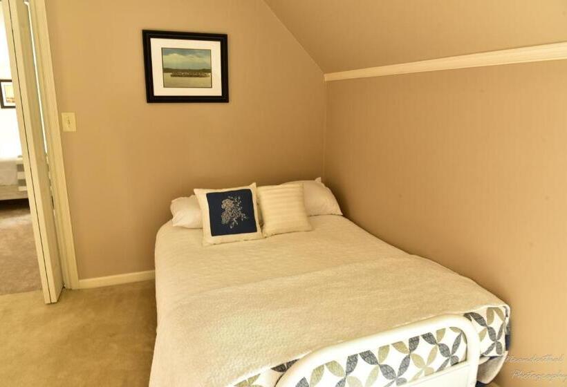 스탠다드 룸 킹사이즈 침대, The Yellow Rose Of Talbot Bed And Breakfast
