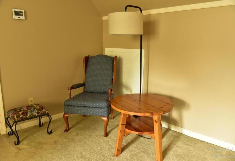 스탠다드 룸 킹사이즈 침대, The Yellow Rose Of Talbot Bed And Breakfast
