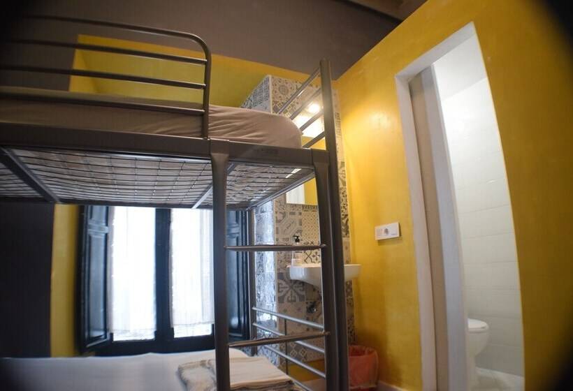 Четырехместный Номер Стандарт, Hostal Baobab