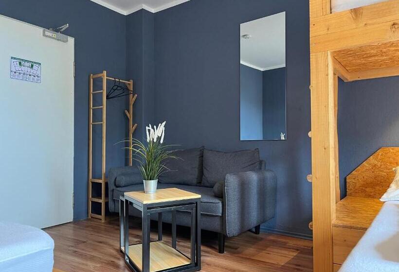 Семейный Номер Совместный Санузел, Blue Doors Hostel Ktv