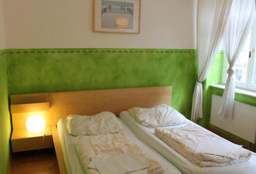 Номер Стандарт Совместная Ванная, Hostel Louise 20