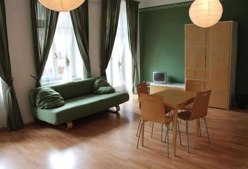 Апартаменты 1 Спальня с Балконом, Hostel Louise 20