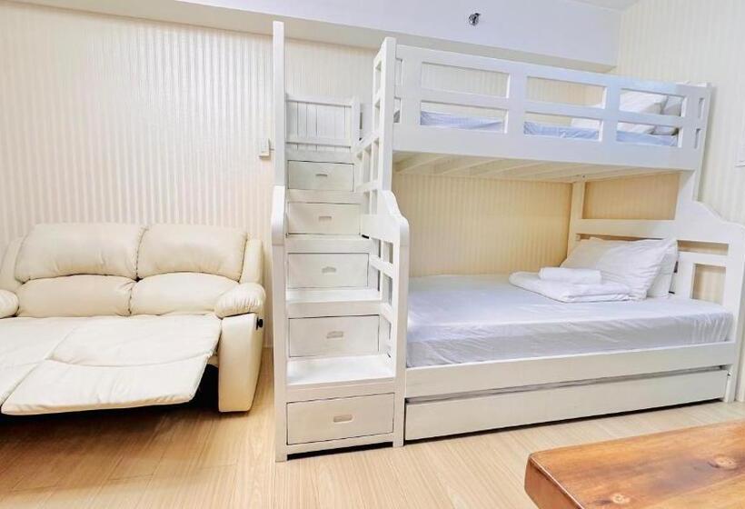 Студио Стандарт Вид на Бассейн, Cozy Staycation By Paris