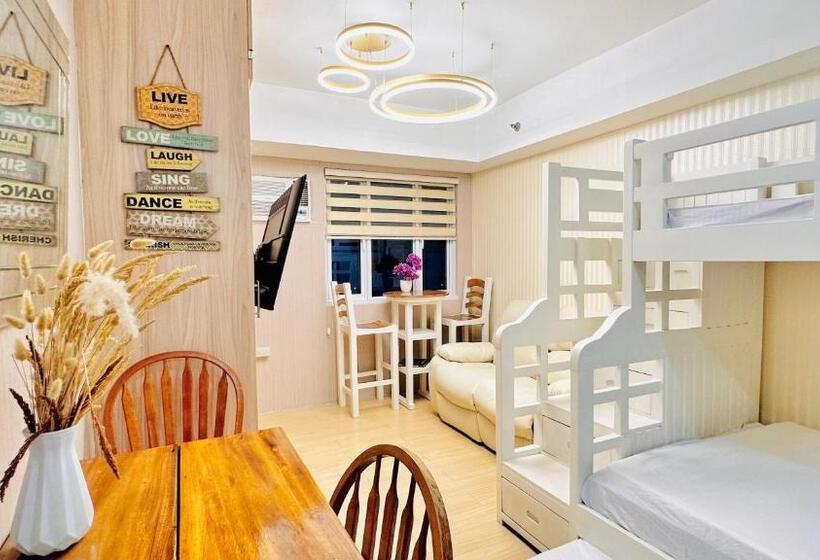 Студио Стандарт Вид на Бассейн, Cozy Staycation By Paris