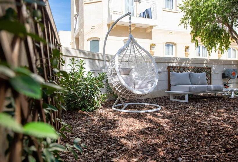 اتاق لوکس با بالکن, Bliss Boutique Living