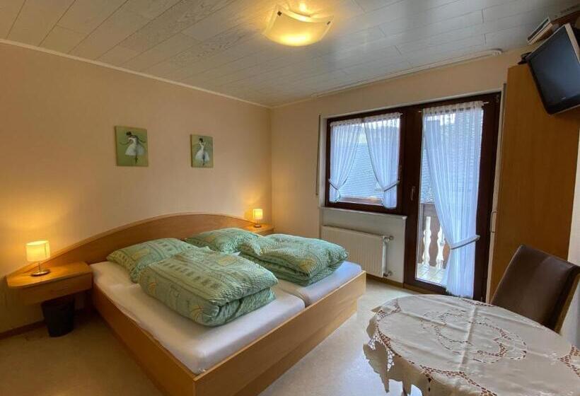 Номер Стандарт с Балконом, Winzerhaus Im Oberdorf   Fewo U Zimmer   Auch Kombinierbar