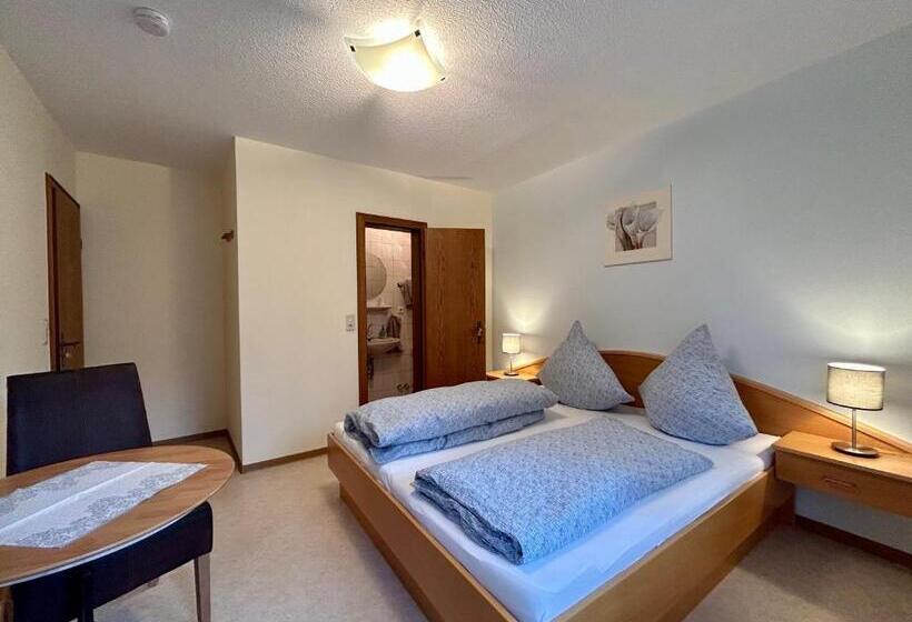 带1个卧室的带阳台的公寓, Winzerhaus Im Oberdorf   Fewo U Zimmer   Auch Kombinierbar