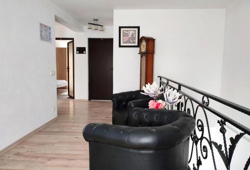 Номер Стандарт с Балконом, Regal Guest House