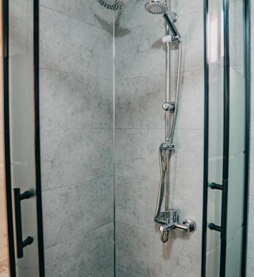 اتاق اجرایی سه نفره, Pera Bungalov