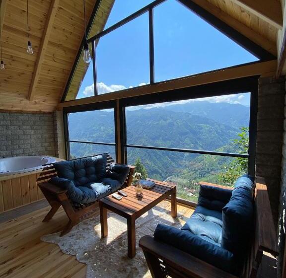 بانگلوی لوکس, Pera Bungalov