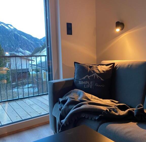 Апартаменты 1 Спальня с Балконом, Simple Life Apartments