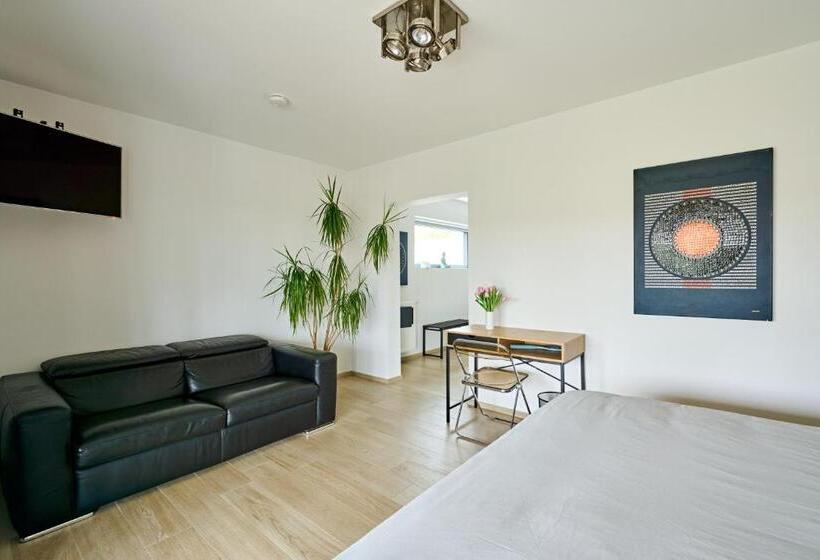 سوییت با چشم‌انداز باغ, Villa Terlanen