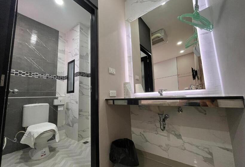 اتاق عادی, Variety Winner Hostel