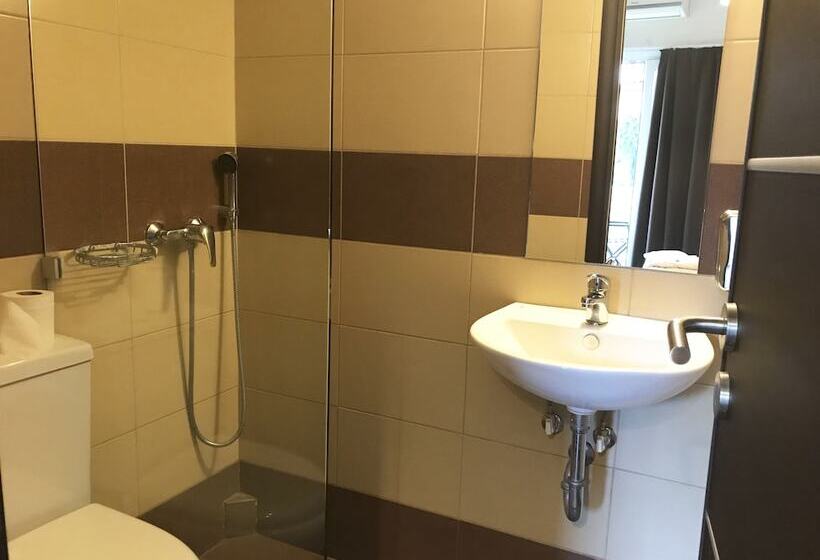 Номер Стандарт с Балконом, Pella Inn Hostel