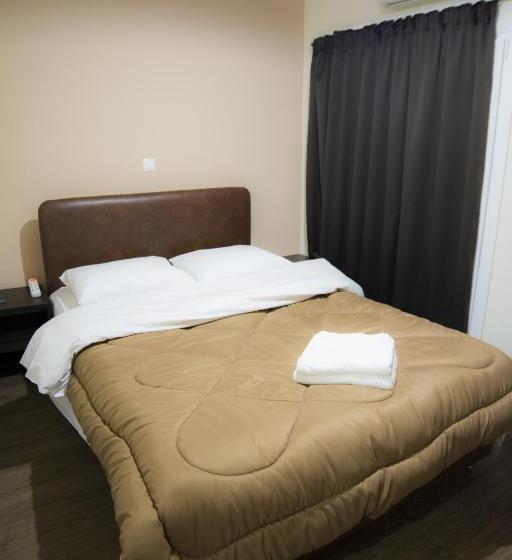 Номер Стандарт с Балконом, Pella Inn Hostel