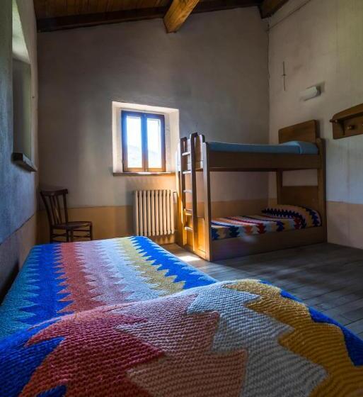 Трехместный Номер Стандарт Совместная Ванная, Ostello Podesteria Di Gombola   Arte E Territorio