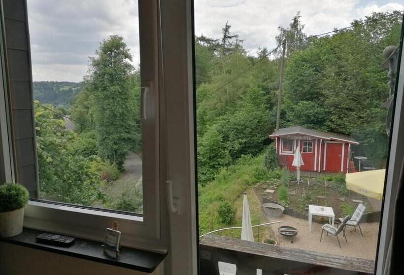 Номер Стандарт, Jeje Und Anna S Eifel Haus