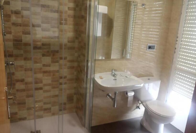 스탠다드 트리플 룸, Hostal Outarelo