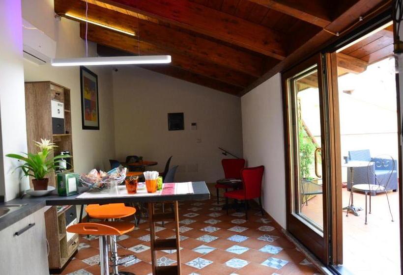 Трехместный Номер Стандарт с Балконом, Archubintu B&b