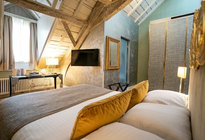 اتاق کلاسیک, Le Place D Armes   Relais & Châteaux