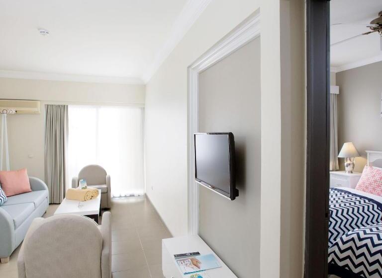 Люкс Вид на Бассейн, Paloma Marina Suites  Adult Only