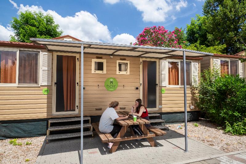 بانگلوی استاندارد, Hu Roma Camping In Town
