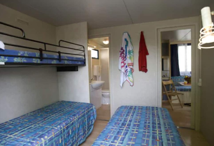 کلبه ییلاقی, Hu Roma Camping In Town