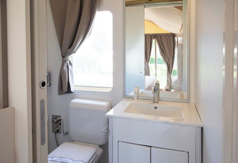 چادر با خدمات رفاهی استاندارد, Hu Roma Camping In Town