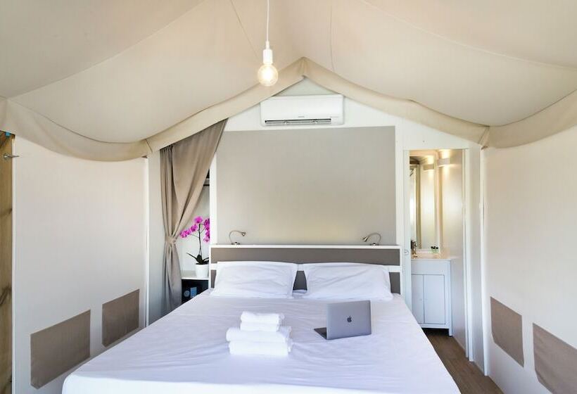 چادر با خدمات رفاهی استاندارد, Hu Roma Camping In Town