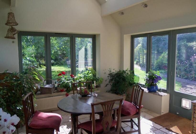 اتاق لوکس, Herb Cottage