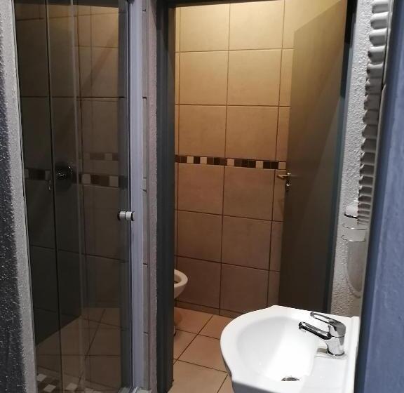 Standard Enkeltværelse, Rozelee Rest