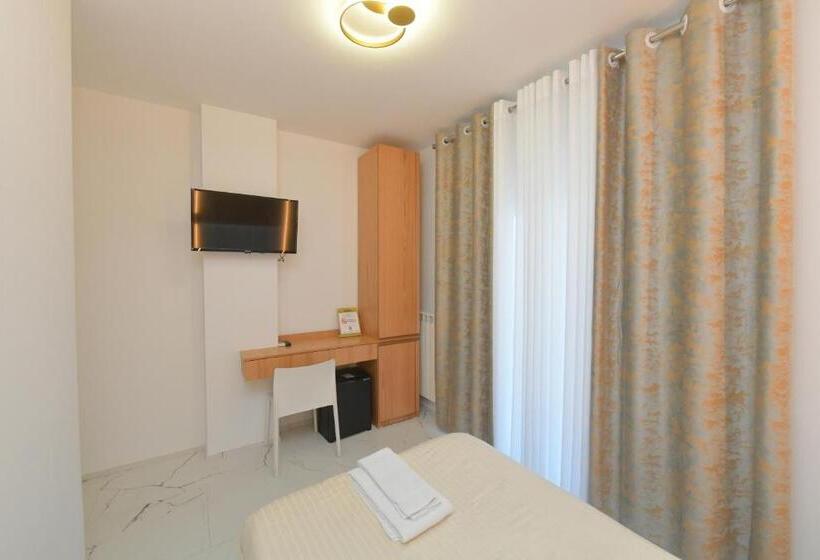 اتاق استاندارد یک نفره, Noemi B&b