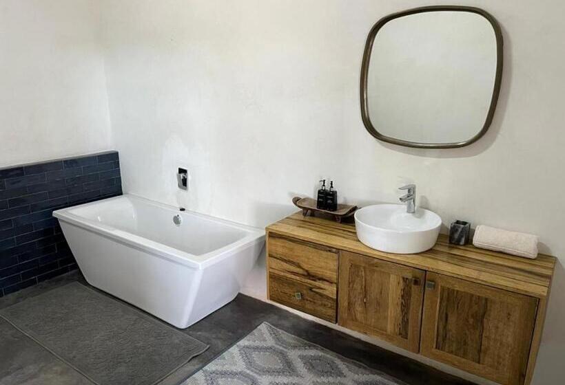Семейный Номер, Tzamenkomst River Lodge