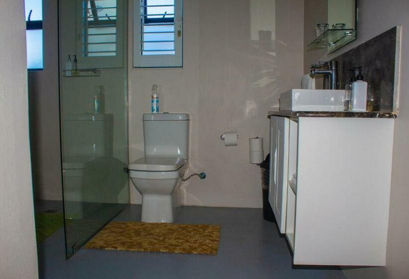 Студия Deluxe, Walter’s Place