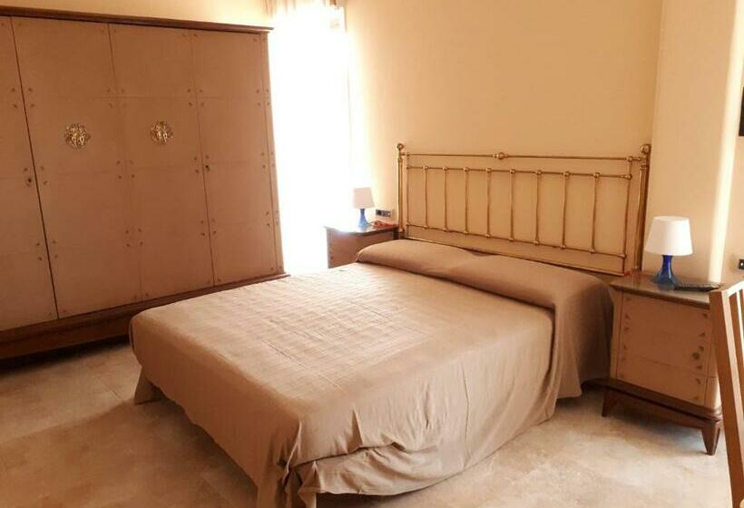 اتاق استاندارد با تراس و چشم‌انداز کوهستان, B&b Aurora