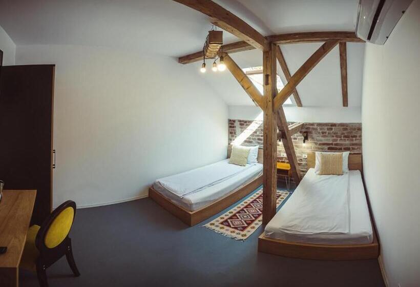 اتاق استاندارد, Timhouse