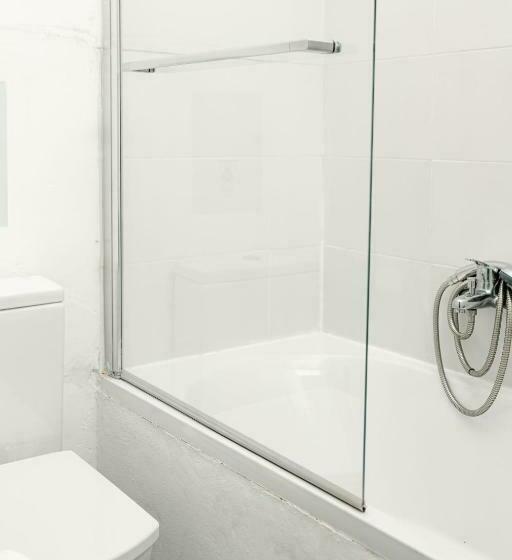 غرفة قياسية حمام مشترك, Mapango Small Rooms
