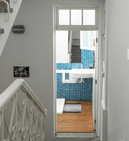 غرفة قياسية مع حمام خارجي, Mapango Small Rooms