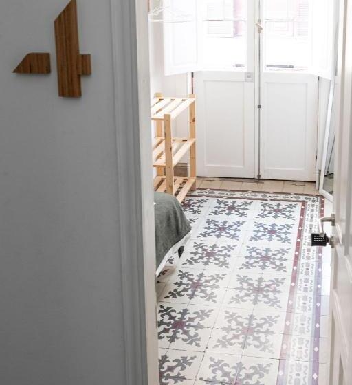 غرفة قياسية مع حمام خارجي, Mapango Small Rooms
