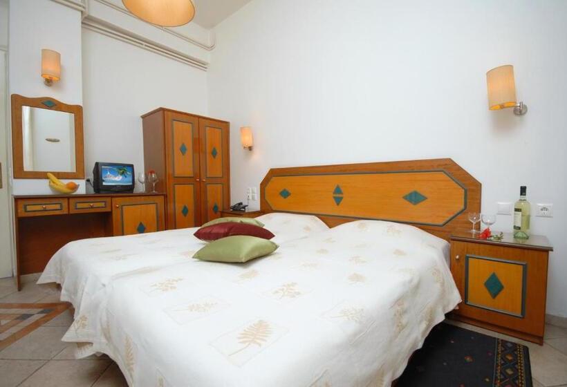 Quarto Triplo Estandar, Barbouni Hotel & Studios