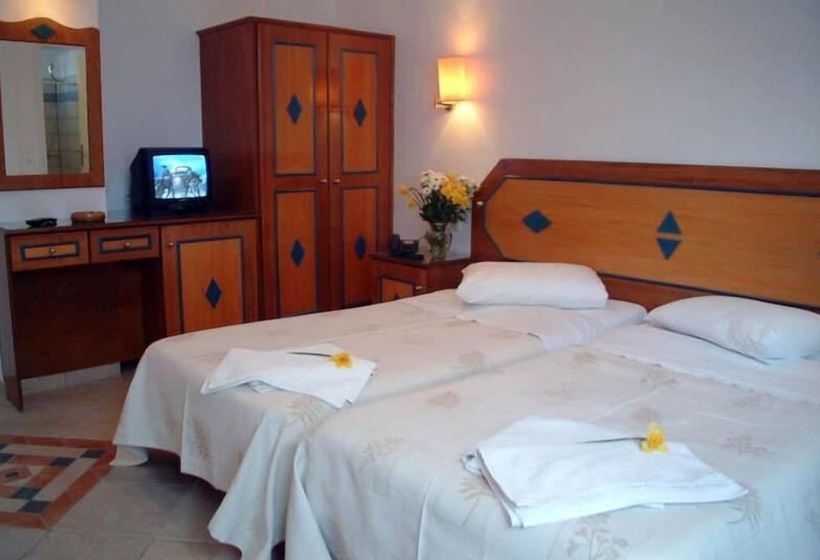 Quarto Triplo Estandar, Barbouni Hotel & Studios