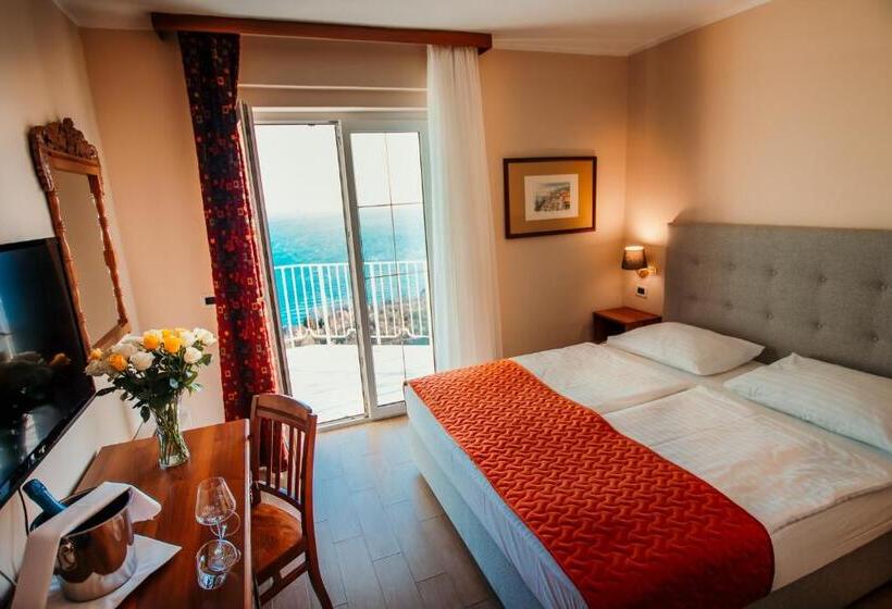 اتاق استاندارد با بالکن و چشم‌انداز دریا, Belvedere Resort Hotels