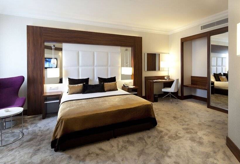 מיטת קינג בסוויטה, Ikbal Thermal Hotel & Spa Afyon