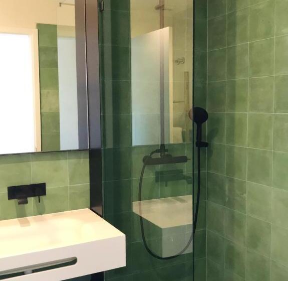 اتاق استاندارد با بالکن و چشم‌انداز دریا, Ecolodge Villa Epicurea