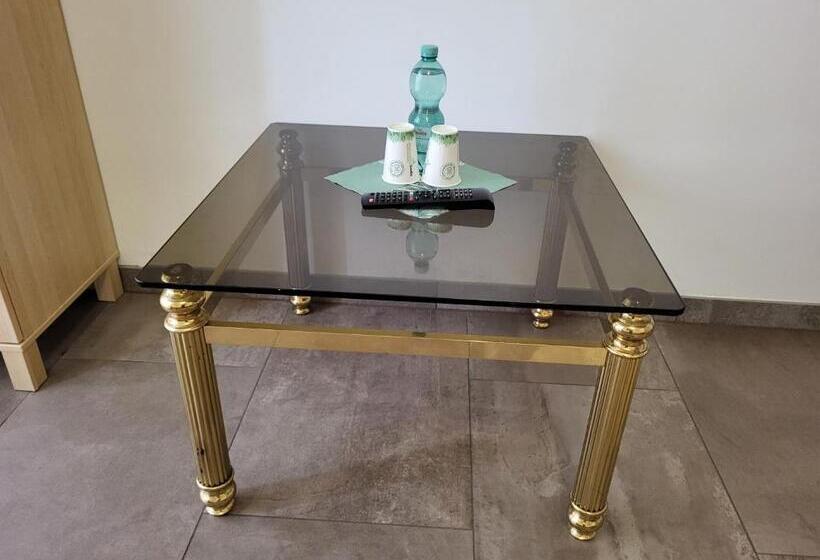 غرفة قياسية مزوَّدة بشُرفة, Seelze Letter Monteurzimmer / Apartment / Messezimmer