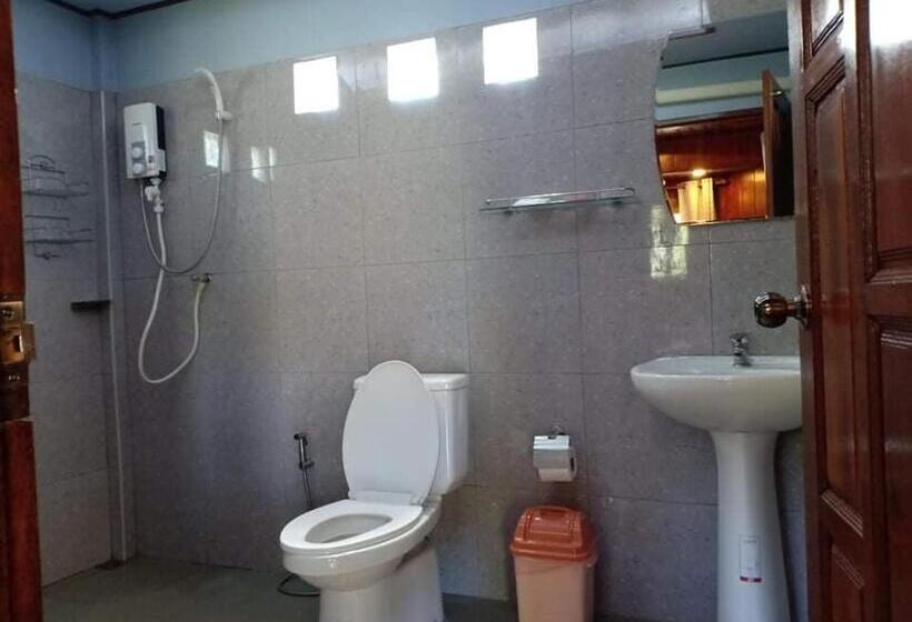 חדר משפחתי נוף לגינה, Walk In Homestay