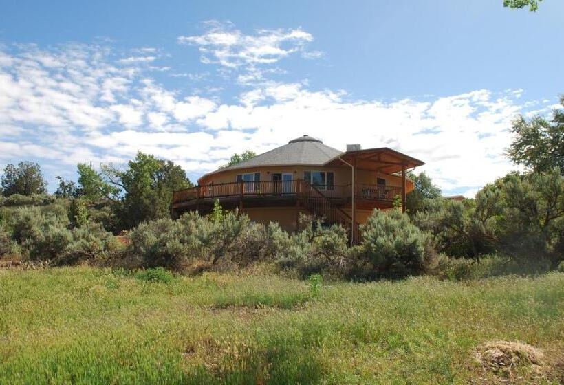 اتاق سوپریور, Red Moon Lodge
