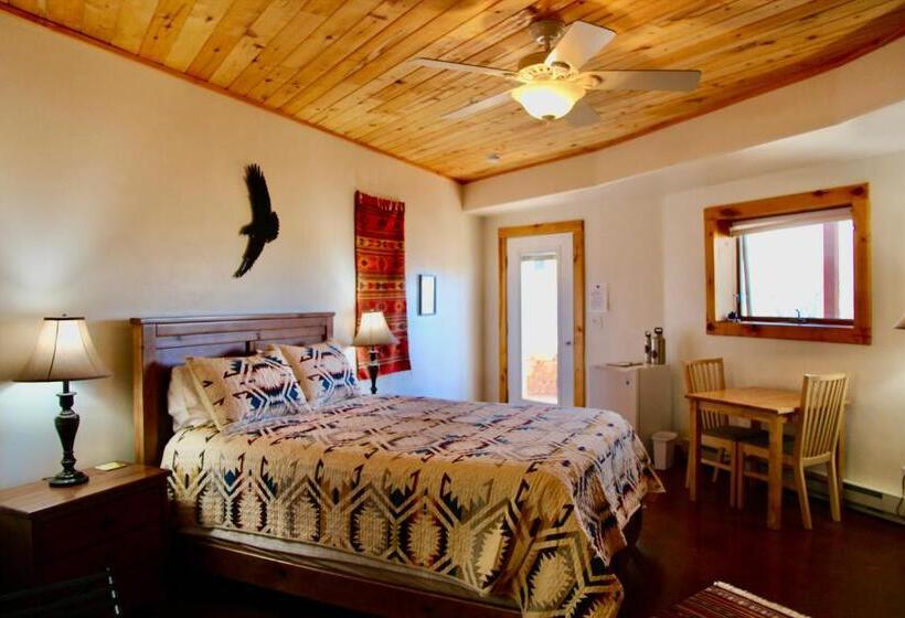 اتاق سوپریور, Red Moon Lodge