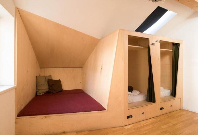 Cama em Quarto Compartilhado, Montagu Hostel