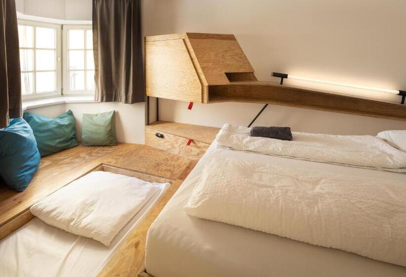 Quarto Estandar Banheiro Compartilhado, Montagu Hostel